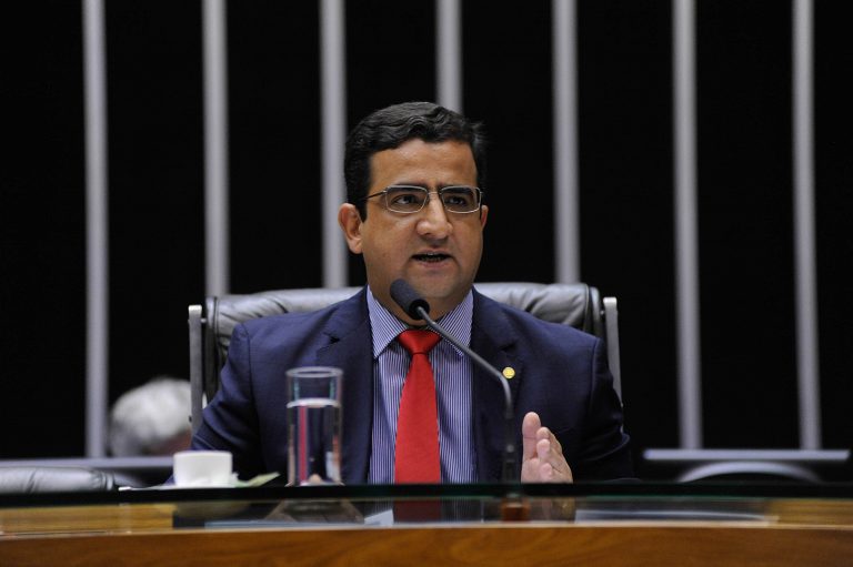 Sessão de homenagem aos 25 anos de fundação da Confederação Nacional dos Trabalhadores em Estabelecimentos de Ensino (CONTEE). Dep. Wadson Ribeiro (PCdoB-MG)