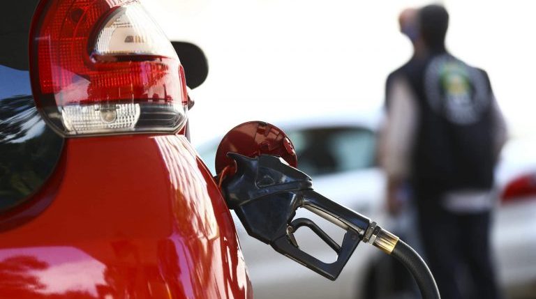 Energia - combustível  - gasolina - postos - bomba de combustível - Força-tarefa integrada pela Agência Nacional do Petróleo, Gás Natural e Biocombustíveis (ANP), Procon e Inmetro fiscaliza postos revendedores de combustíveis em Brasília