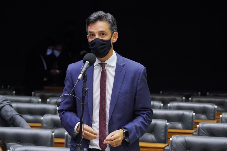 Deputado Daniel Coelho discursa no Plenário da Câmara