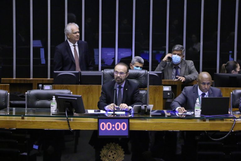 Proposições Remanescentes do Dia Anterior. Dep. Lincoln Portela PL-MG