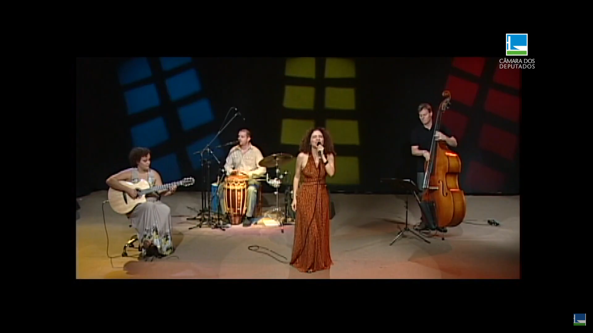 Talentos traz show da cantora e compositora Cláudia Cunha