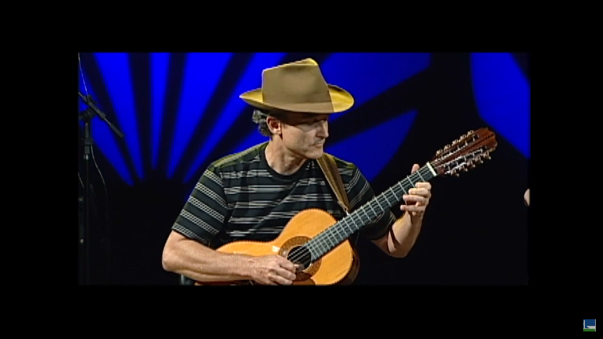 Marcos Mesquita (violeiro e cantador) e Banda