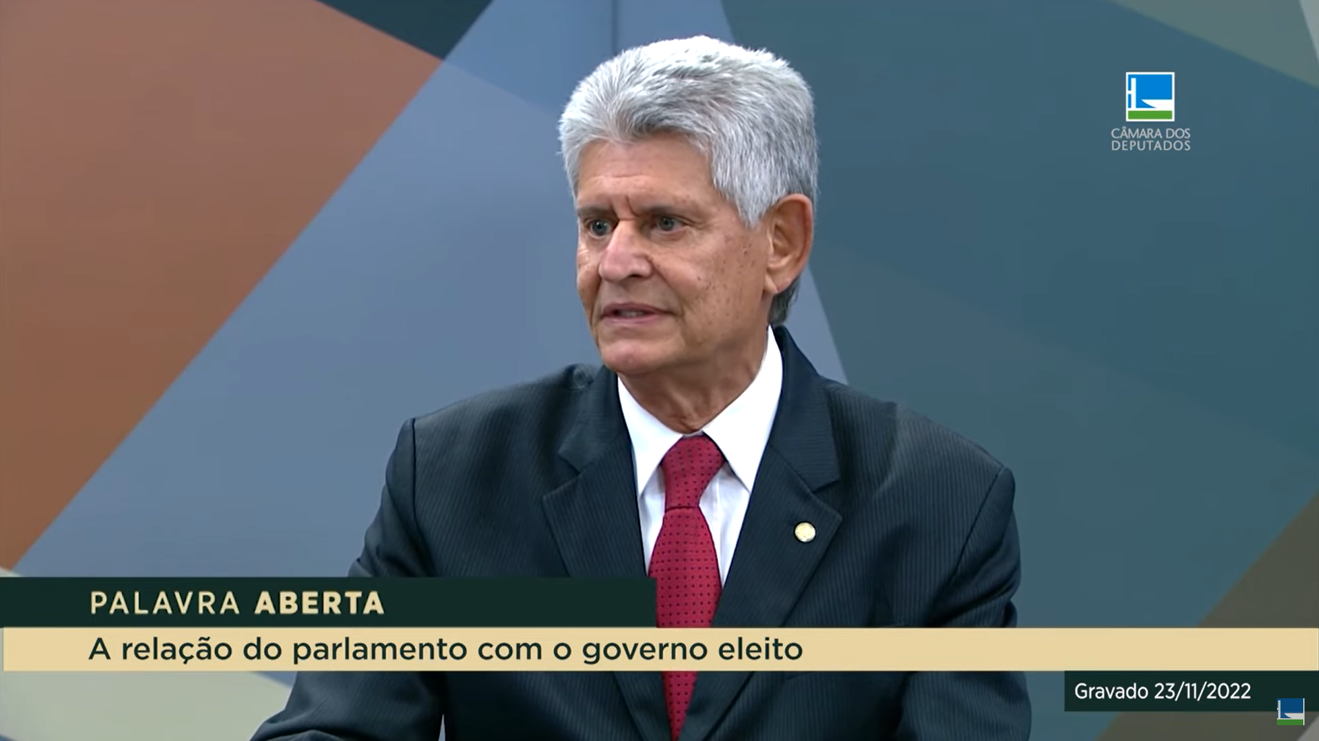 Relação do parlamento com o governo eleito