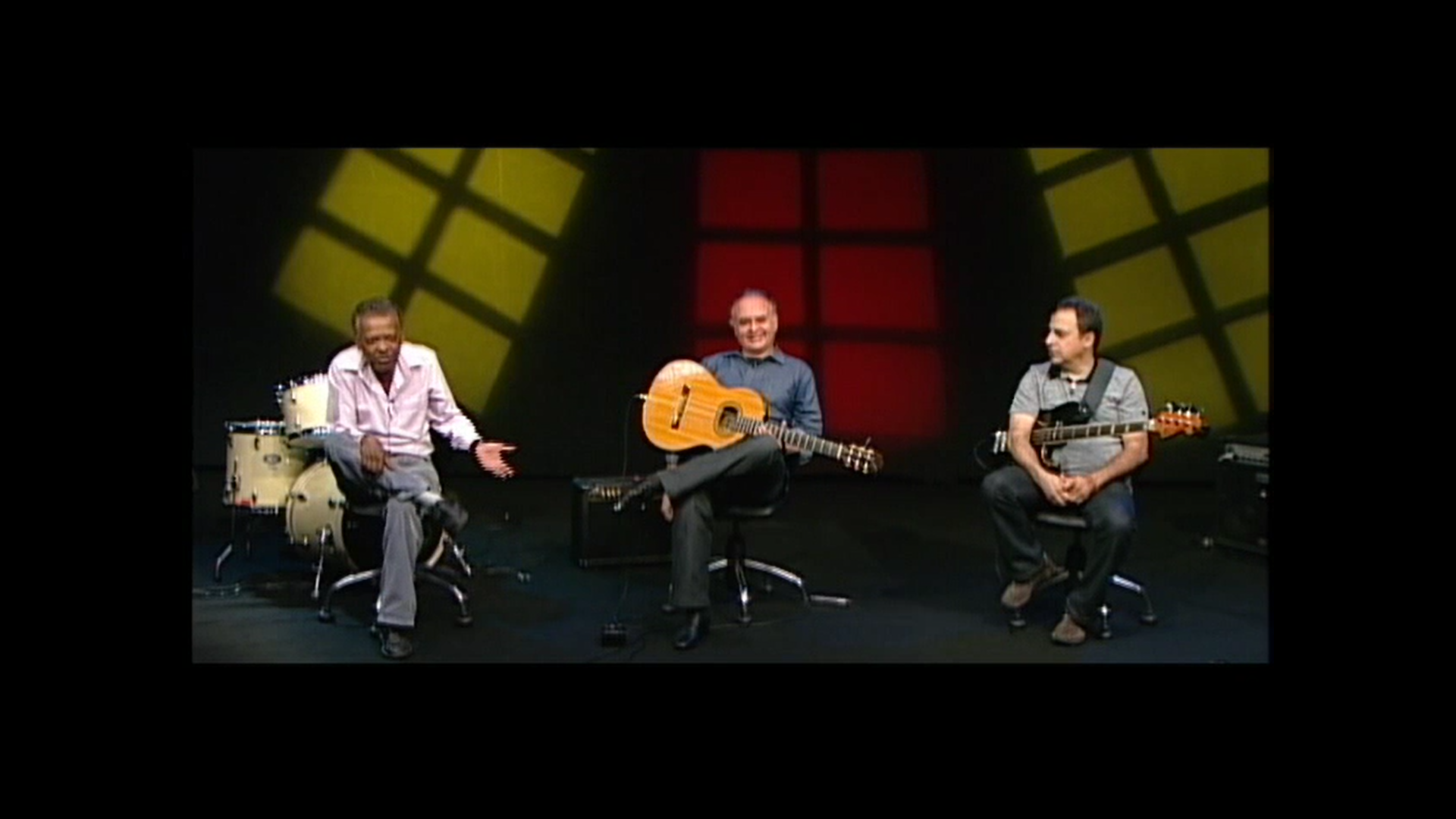 Juarez Moreira, um dos mais requisitados guitarristas brasileiros, se apresenta no palco do Talentos