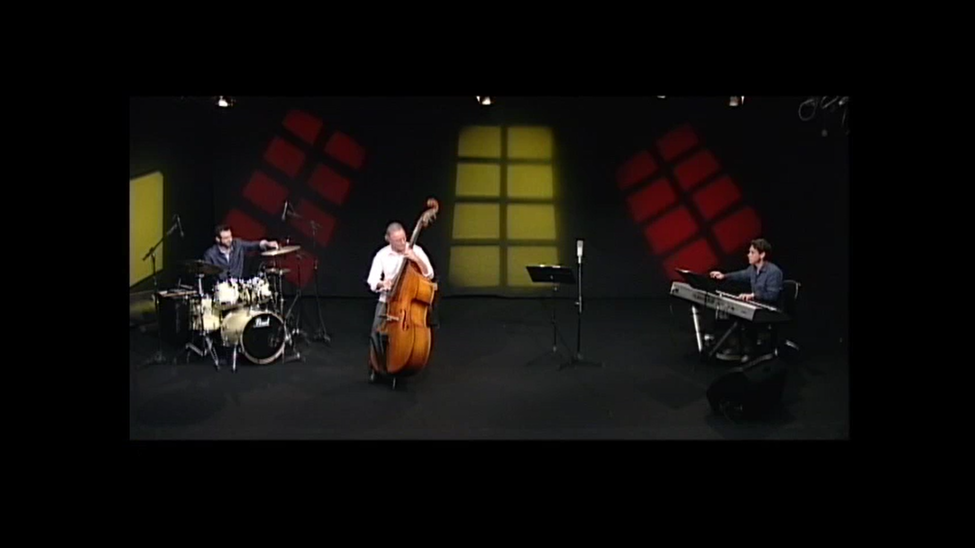 Talentos apresenta o contrabaixista, compositor e produtor musical Arnou de Melo