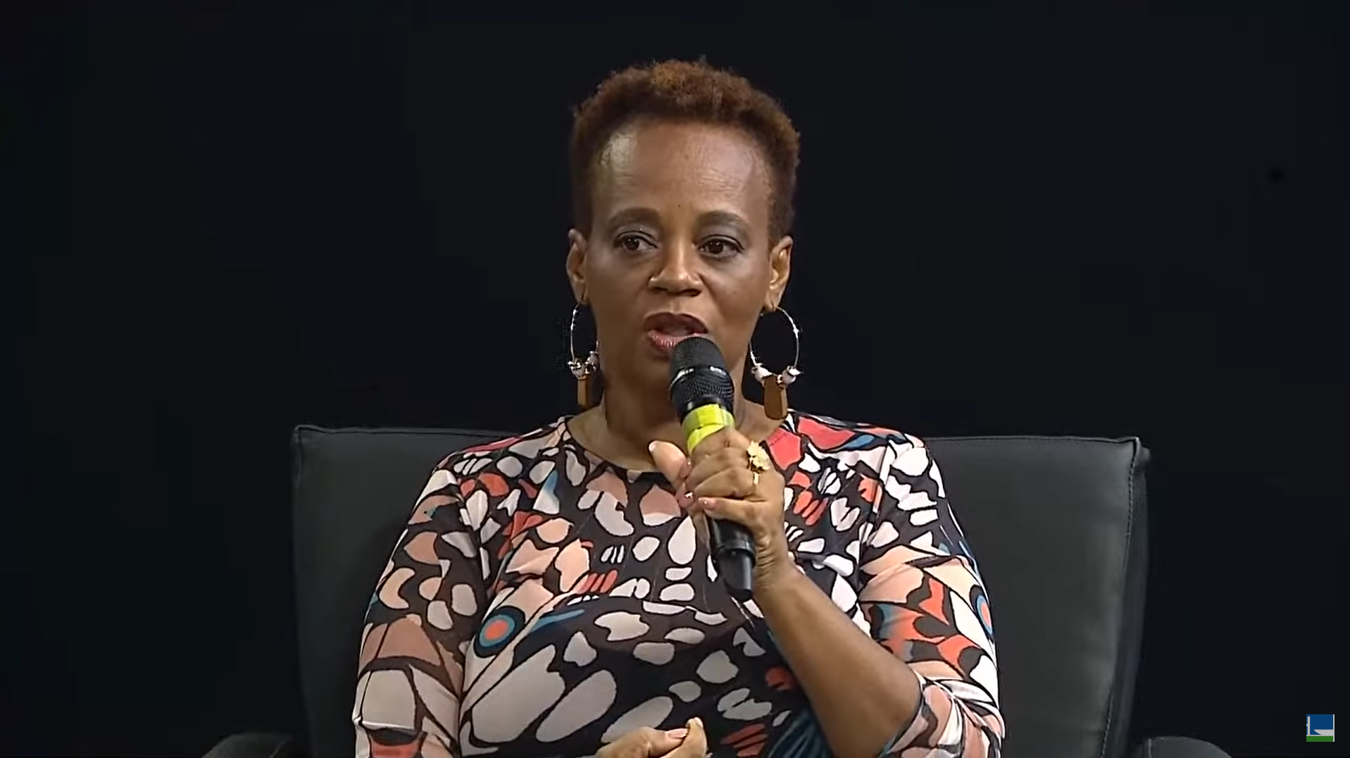 Encontro com a autora Eliana Alves Cruz