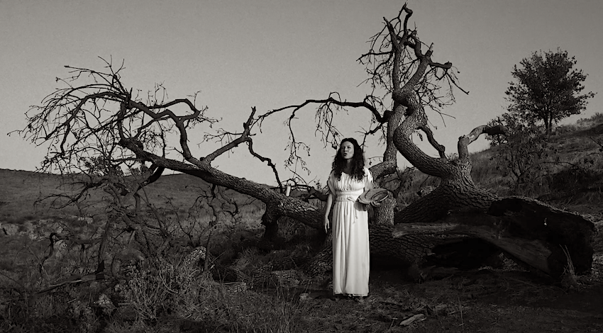 Mia Doi Todd: calor e profundidade em Cosmic Ocean Ship [REPRISE]