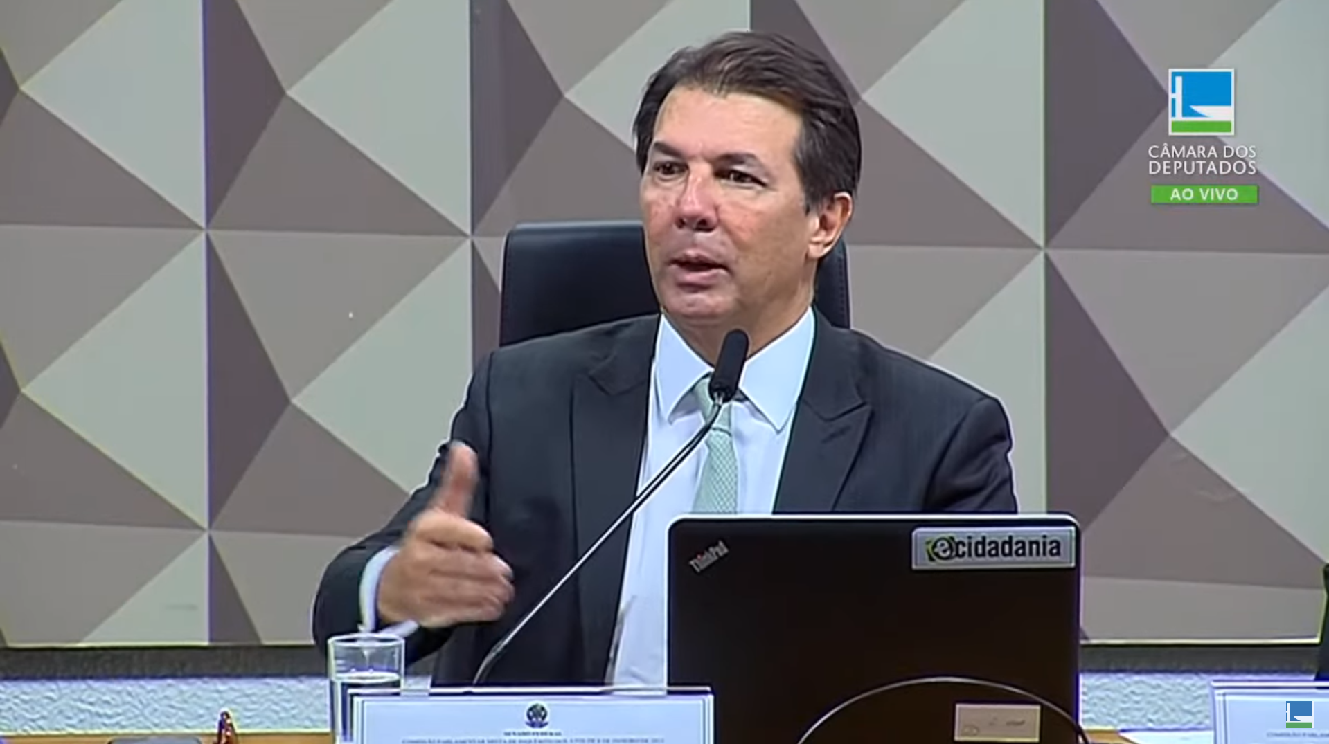 Direto da Câmara das Comissões