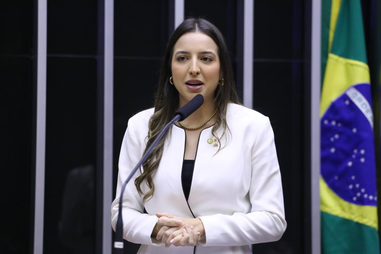 Sessão em Alusão ao Dia Nacional de Combate ao Abuso e à Exploração Sexual de Crianças e Adolescentes. Dep. Amanda Gentil(PP - MA)