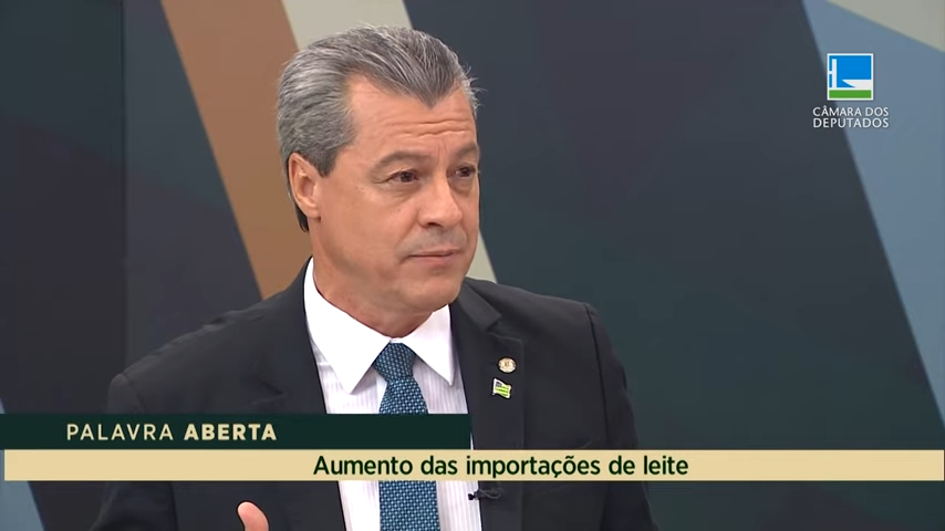 Daniel Agrobom defende tributação para frear importação de leite