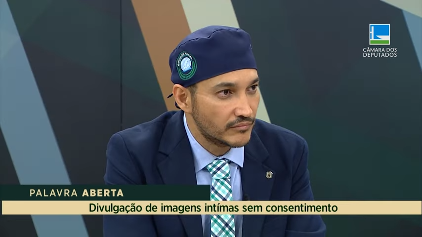 Fernando Máximo apresenta projeto que criminaliza filmar partes íntimas sem autorização