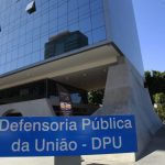Sancionada lei que reajusta salários de servidores da Defensoria Pública da União