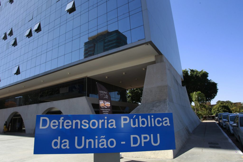 Sancionada lei que reajusta salários de servidores da Defensoria Pública da União Sancionada lei que reajusta salários de servidores da Defensoria Pública da União