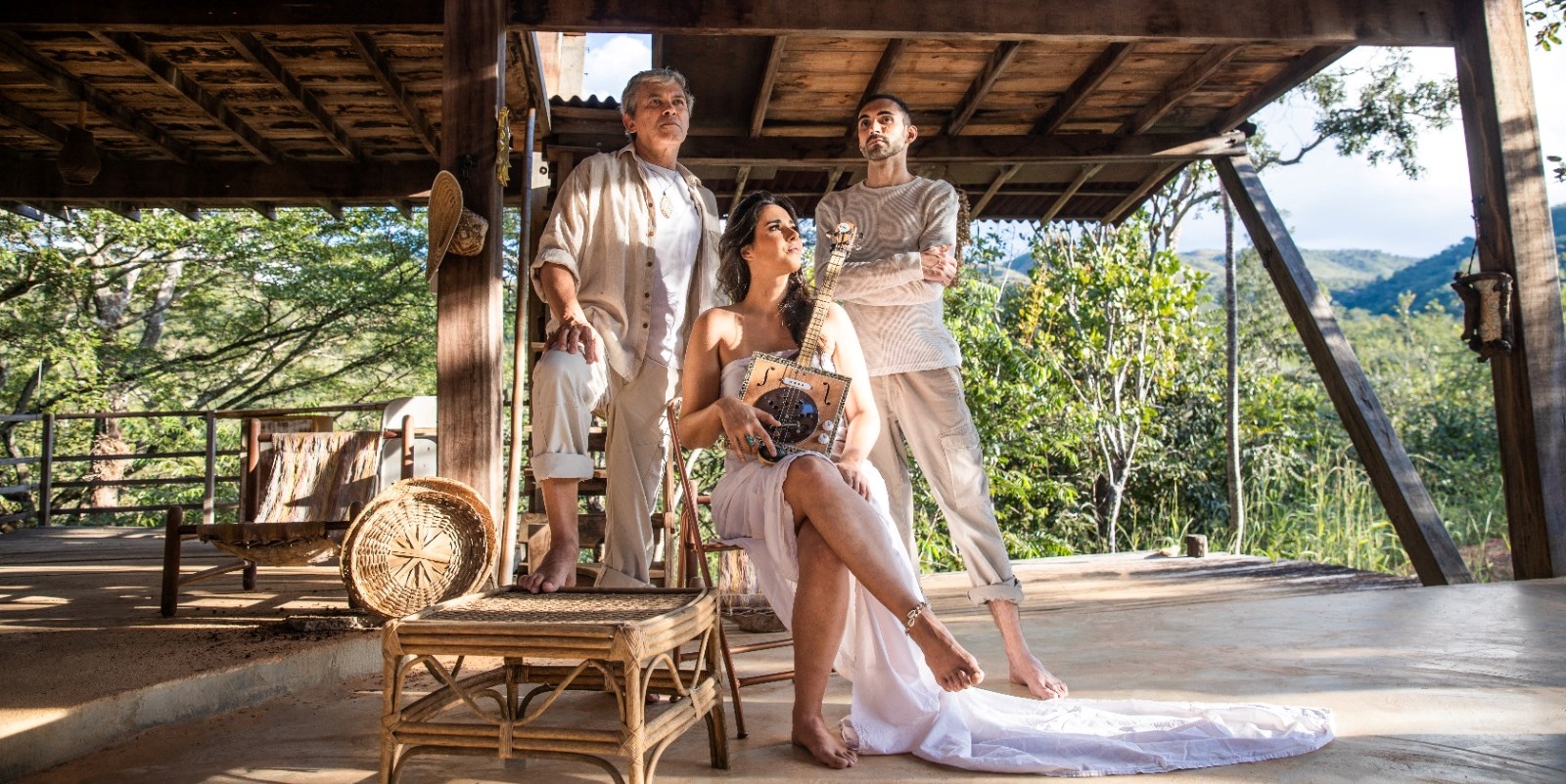 Trio Mandalla une capoeira e blues em álbum inédito