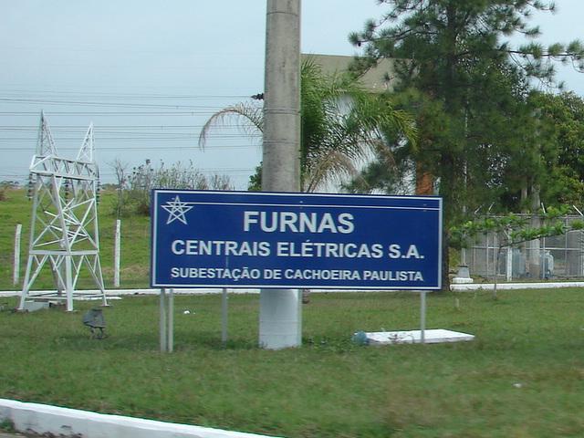 Placa escrito FURNAS