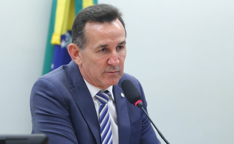 Jorge Goetten participa de reunião de comissão na Câmara