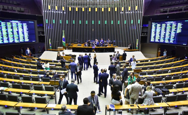 Discussão e votação de propostas. Presidente da Câmara dos Deputados, Arthur Lira.