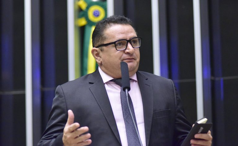 Deputado Prof. Reginaldo Veras (PV-DF) fala no plenário da Câmara dos Deputados