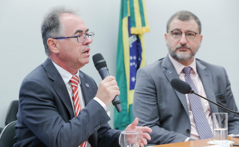 Audiência Pública - Relatório anual monitoramento PPA 2020-2023. Diretor de Coordenação de Sistemas de Planejamento - Ministério de Planejamento e Orçamento do Brasil, Fernando Sertã Meressi. Secretário de Monitoramento e Avaliação - Ministério do Planejamento e Orçamento do Brasil, Sérgio Firpo