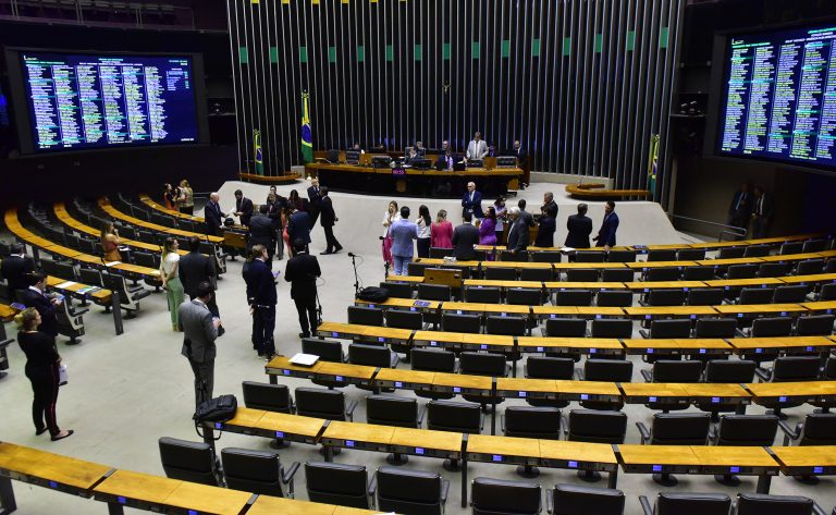 Discussão e votação de propostas.