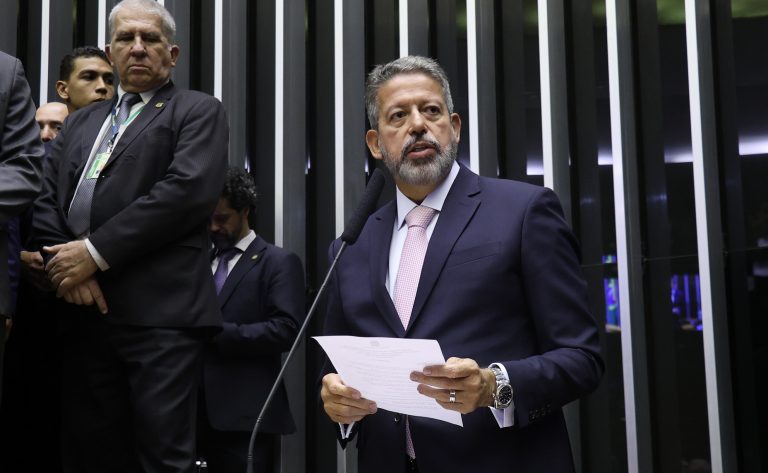 Lira discursa na sessão de promulgação da reforma tributária