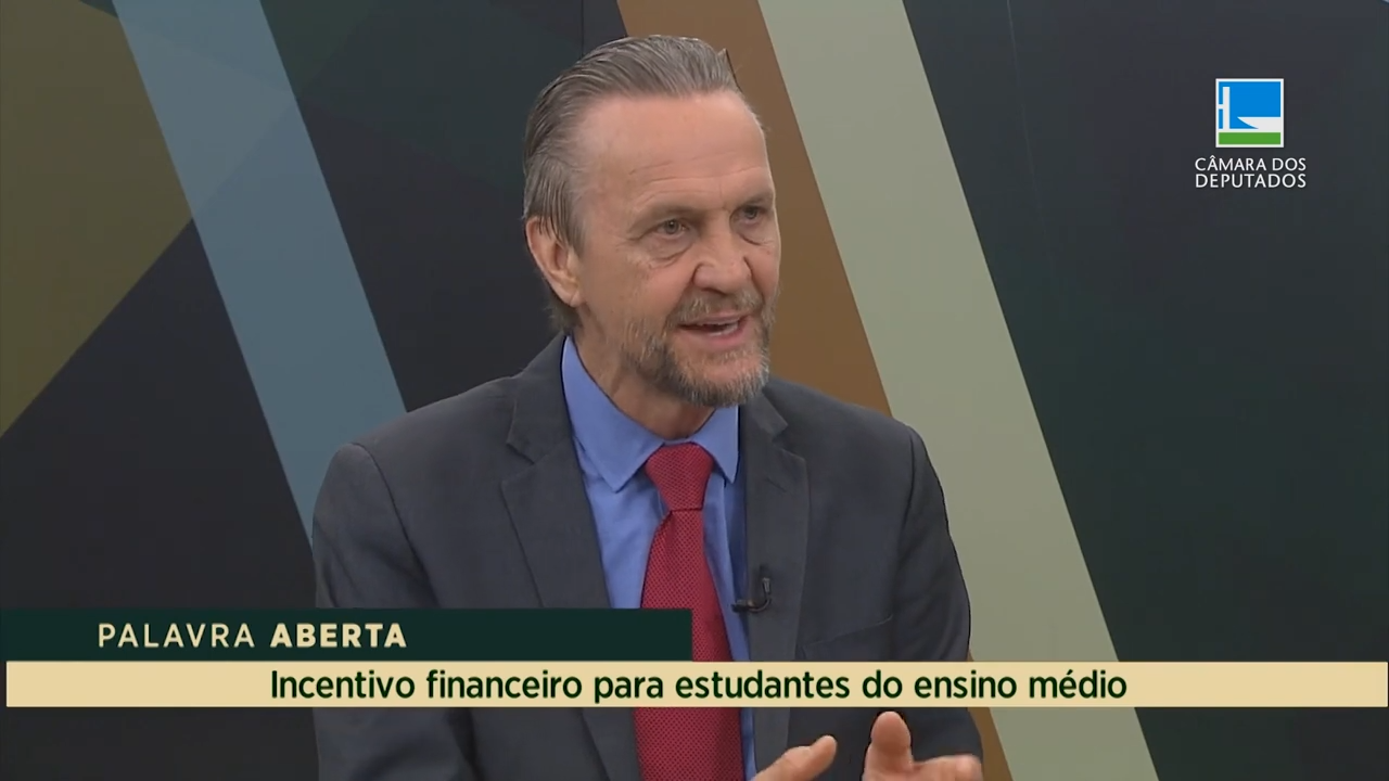Pedro Uczai relata incentivo financeiro a estudantes do Ensino Médio