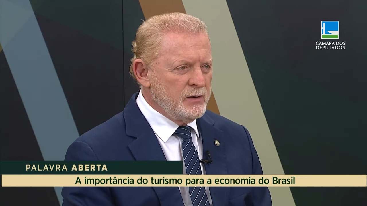 Vermelho destaca importância do turismo para a economia do Brasil