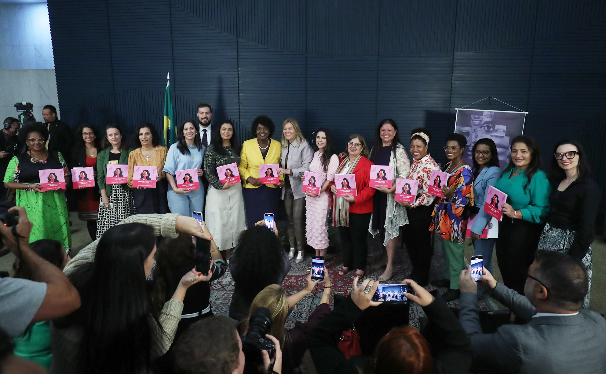 O Silenciamento das Mulheres na Política