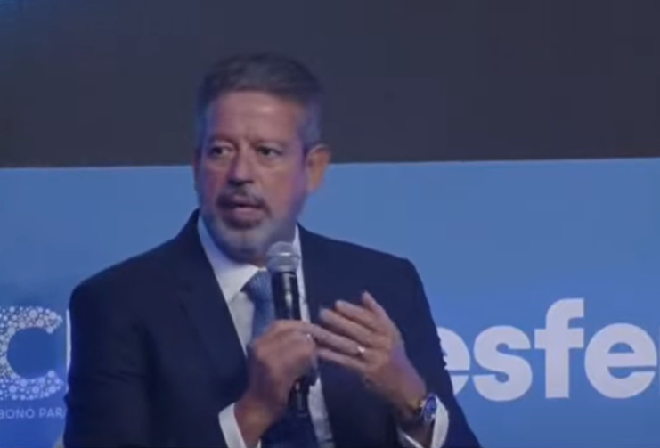 Lira discursa em evento do grupo Esfera Brasil