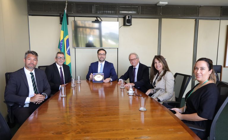 Câmara recebe visita de delegação do Parlamento do Uruguai