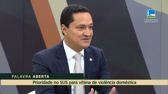 André Ferreira propõe atendimento prioritário no SUS para vítima de violência doméstica