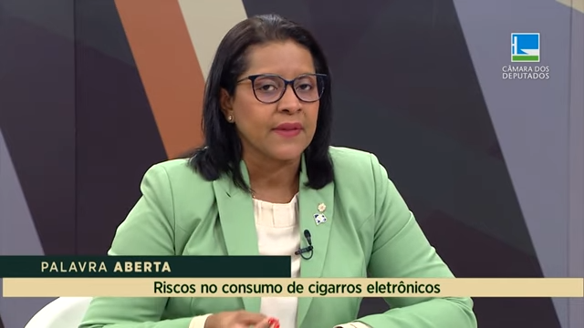 Gisela Simona explica riscos no consumo de cigarros eletrônicos