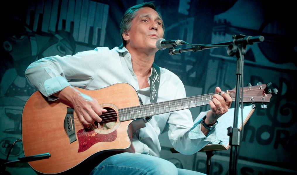 Entre baladas, canções regionais e bossas, Goya se afirma como cantor e compositor