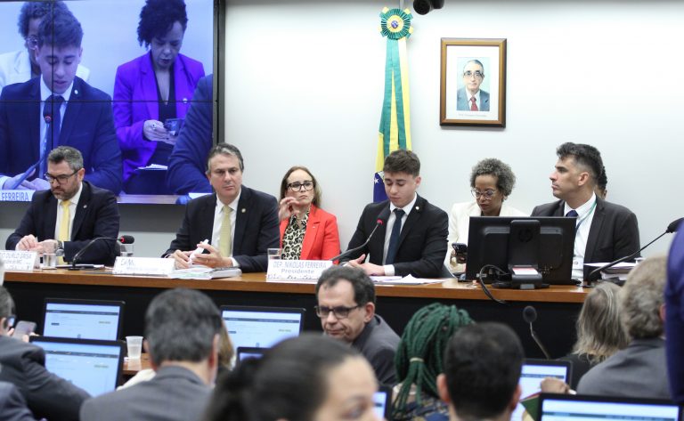 Reunião de Comparecimento de Ministro. Secretário-Executivo, Gregório Durlo Grisa. Ministro da Educação, Camilo Santana. Dep. Nikolas Ferreira (PL-MG).