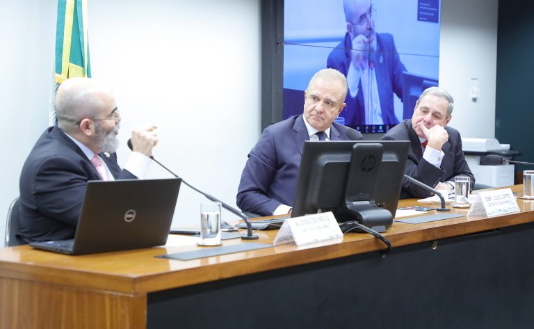 Audiência Pública - Normalização no enfrentamento dos desastres ambientais. Diretor de Politicas Públicas de Mitigação do MMA - Ministério do Meio Ambiente e Mudança do Clima - MMA, Aloisio de Melo. Dep. Julio Lopes (PP-RJ). Presidente da Associação Brasileira de Normas Técnicas - ABNT - Associação Brasileira de Normas Técnicas - ABNT, Mário William.