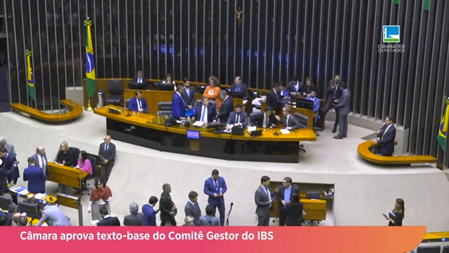 Câmara aprova texto-base do projeto que regulamenta Imposto sobre Bens e Serviços