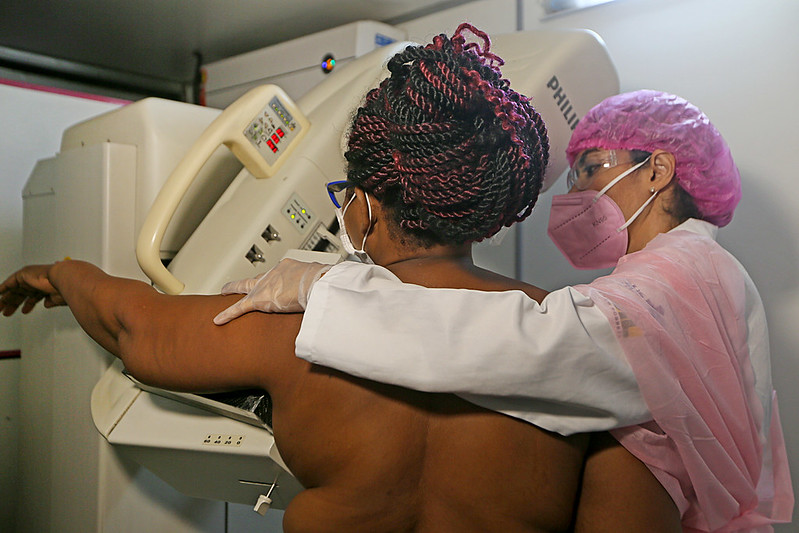 Congresso recebe iluminação rosa para celebrar o Dia Nacional da Mamografia