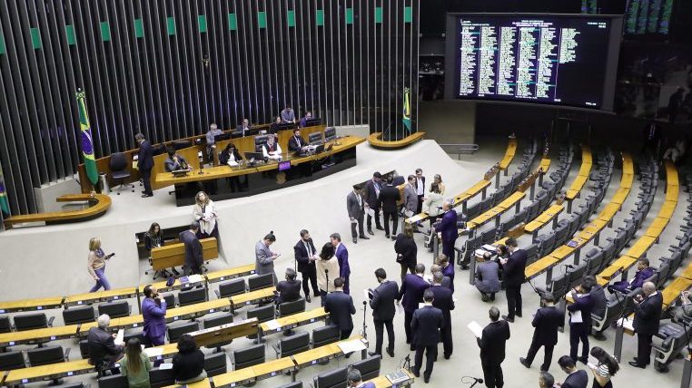 Discussão e votação de propostas legislativas.