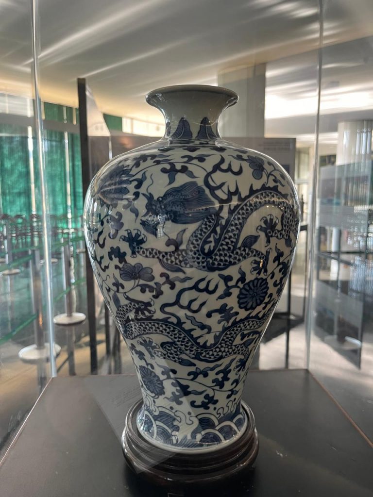 Exposição em cartaz no Salão Negro celebra os 50 anos das relações diplomáticas entre o Brasil e a China