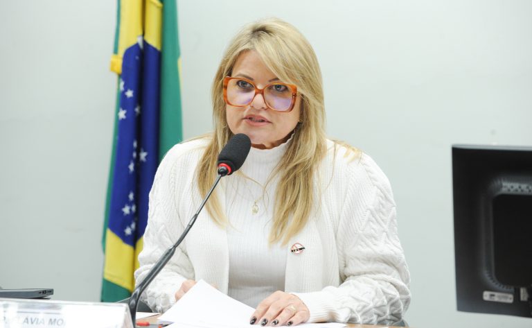 Audiência Pública - Rastreamento e diagnóstico precoce de câncer de pulmão no SUS. Dep. Flávia Morais (PDT-GO)
