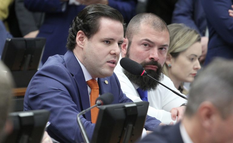 Discussão e votação de propostas legislativas. Dep. Rodrigo Valadares (UNIÃO - SE) e Dep. Delegado Paulo Bilynskyj (PL - SP)