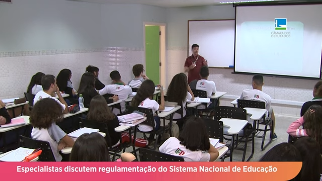 Especialistas discutem regulamentação do Sistema Nacional de Educação