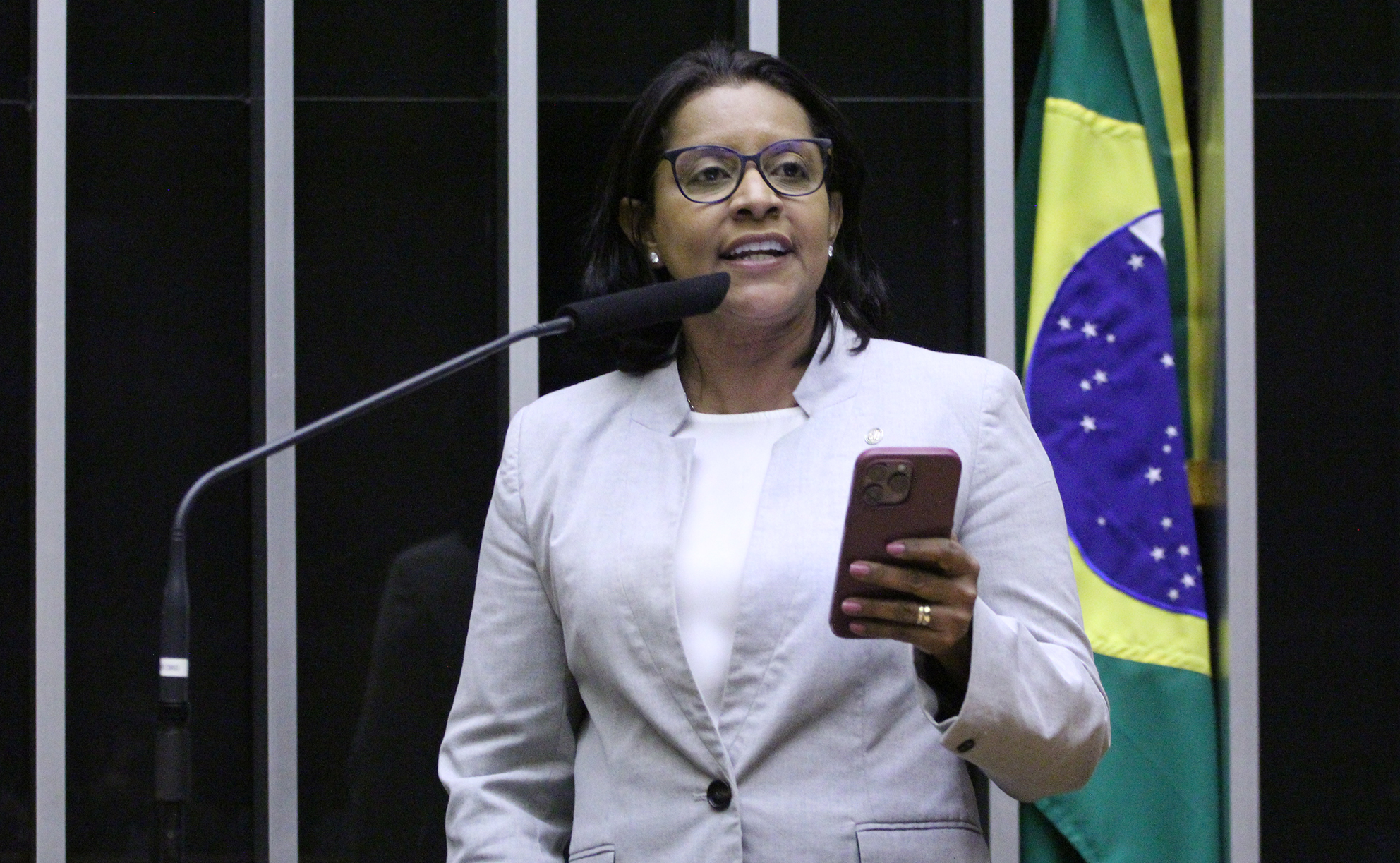 Gisela Simona (União/MT) - Proposta criminaliza comércio de cigarro eletrônico