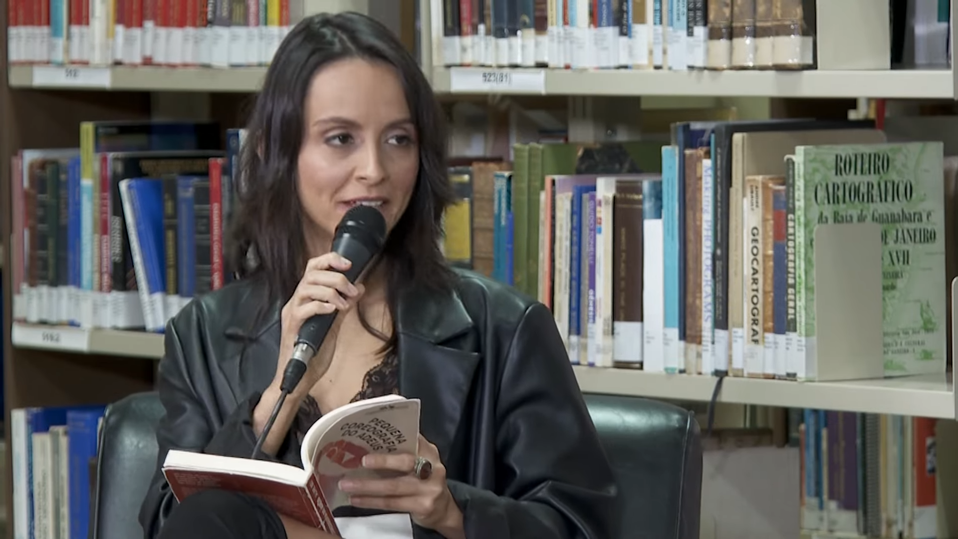 Encontro com a Autora Aline Bei