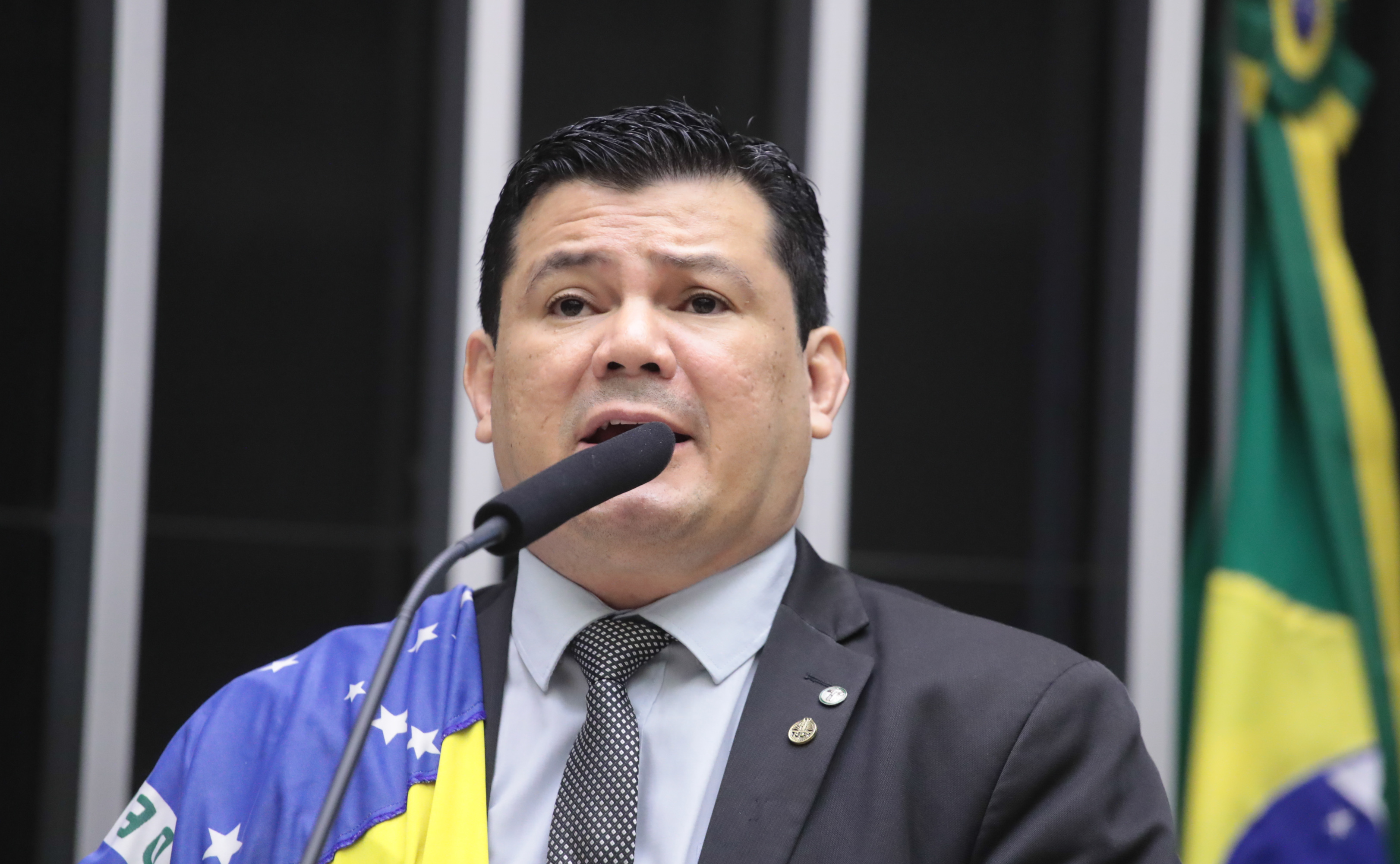 Projeto amplia porte de arma de fogo para guardas civis municipais e vigilantes Projeto amplia porte de arma de fogo para guardas civis municipais e vigilantes