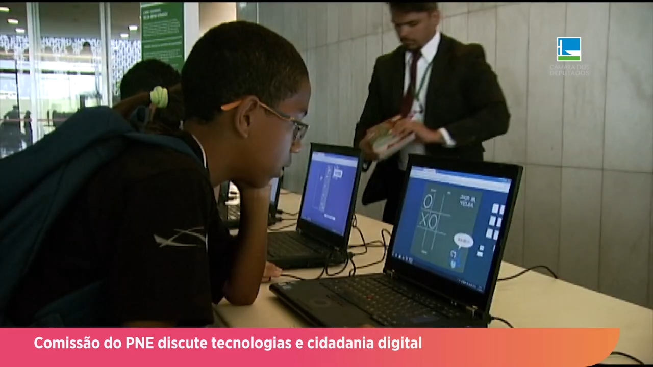 Tecnologias e cidadania digital são tema de debate na Comissão Especial do PNE