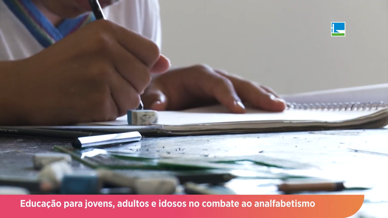 Educação para jovens, adultos e idosos no combate ao analfabetismo