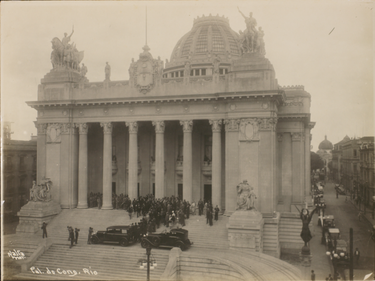 Mostra do Arquivo relembra construção do Palácio Tiradentes, antiga sede da Câmara