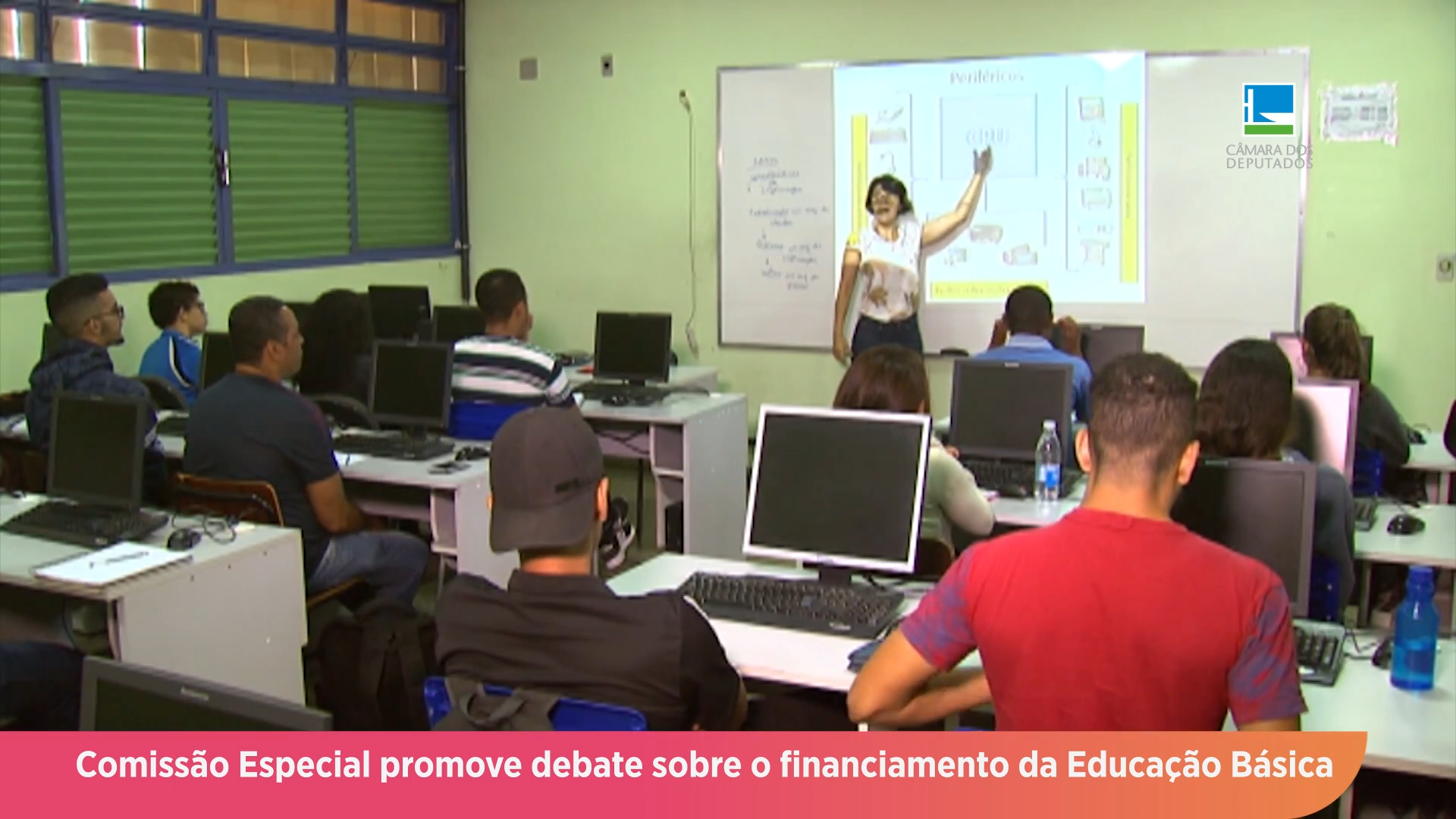 Financiamento da educação básica é tema de debate em comissão especial