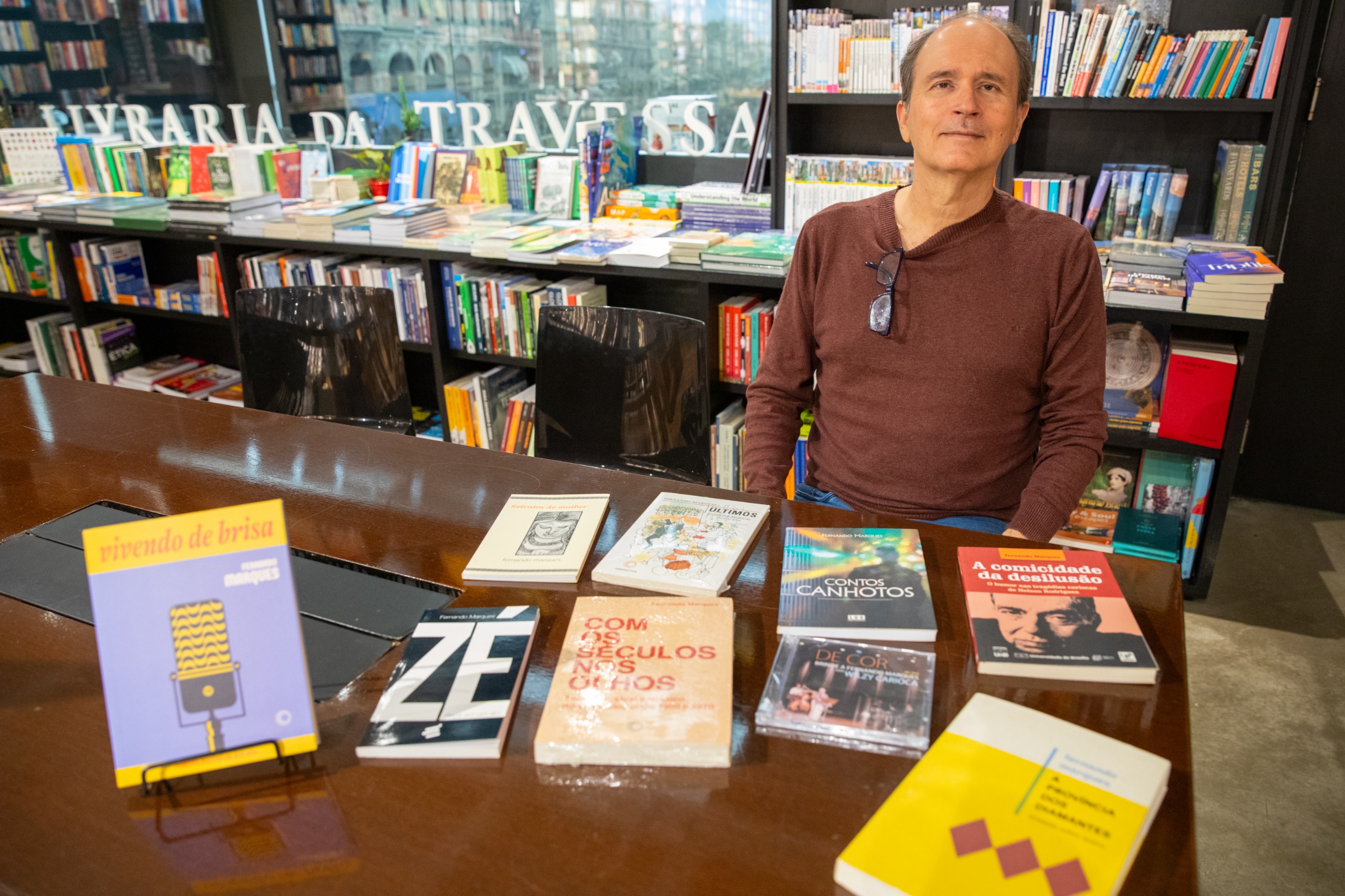 Fernando Marques resgata a era do rádio no musical Vivendo de Brisa